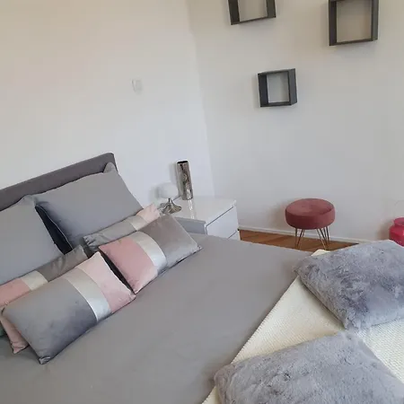 Apartment Superb 80 M Duplex In Ideal Location *