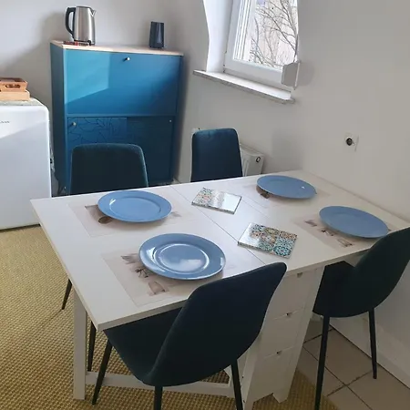 Superb 80 M Duplex In Ideal Location *