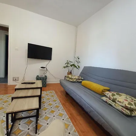 Superb 80 M Duplex In Ideal Location דירה *