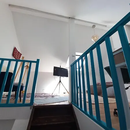 Superb 80 M Duplex In Ideal Location
