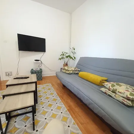 Superb 80 M Duplex In Ideal Location
